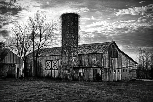 4-Weathered Old Barn - J. Chunko